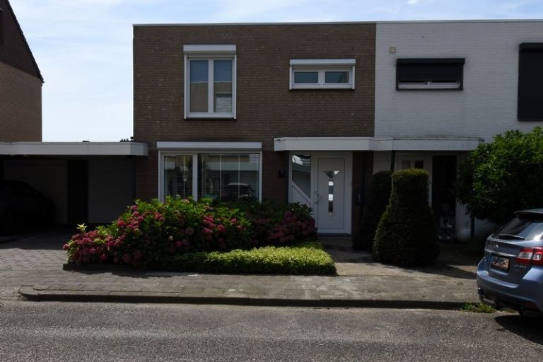 keulen-vastgoed-makelaar-simpelveld-heuvelland-parkstad-2-onder-1-kap-woning-met-garage-en-carport-quelle-11-bocholtz
